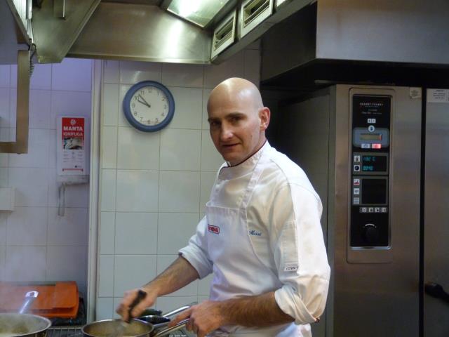 Patrick Mariot, dans ses cuisines à La Cupula,  à l'Hôtel Plaza Andorra à Andorre La Vieille