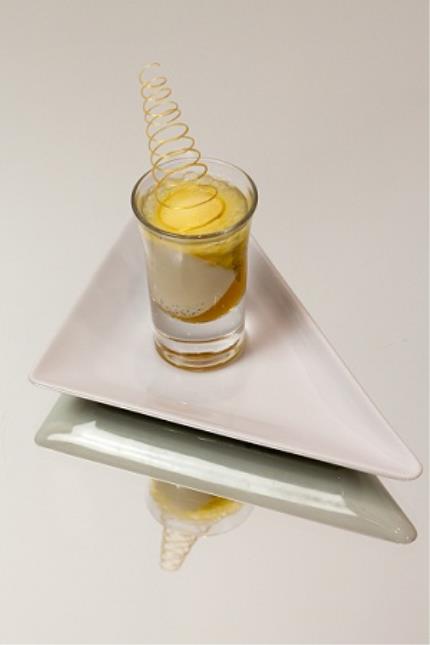 Le pré-dessert gagnant de  Victorien Pacqueteau : Pina colada revisitée autour du marron et de la mandarine.