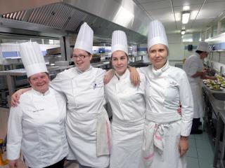 Les professeurs de cuisine femme du lycée Jean Drouant à Paris. De gauche à droite : Marie-Laure...