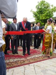 Inauguration des nouveaux bâtiments par monsieur Paul Dubrule, président fondateur du groupe Accor...