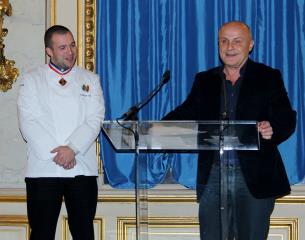 Guillaume Gomez, président des Cuisiniers de la République et Olivier Poivre d'Arvor, dans les...