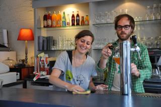 En 2010, Pierrick et Marion Le Drian ont ouvert le restaurant Un brin folk, à Angers (49). Elle...