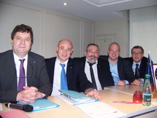 A gauche : Didier Peschard, le président d'Euro-Toque France et les membres du bureau de...