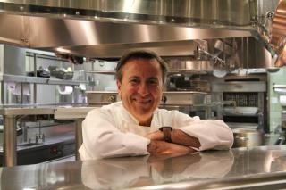 Le Chef Daniel Boulud, véritable emblème de la gastronomie française, a été décoré chevalier de...