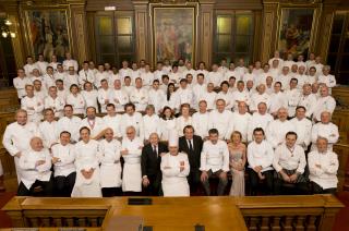 À l'hôtel de ville de Lyon, 120 chefs étaient réunis pour rendre hommage à Paul Bocuse.