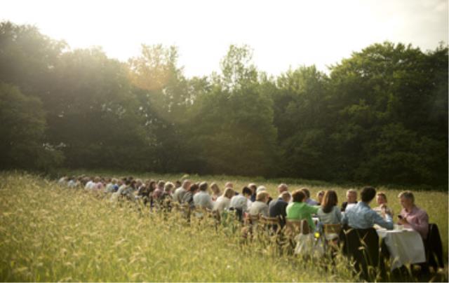 L'entreprise néerlandaise Buitengewoon In Het Land a développé un concept de repas gastronomiques éphémères servis à la campagne