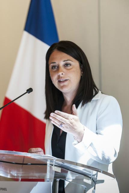 Sylvia Pinel, ministre du Commerce, du Tourisme et de l'Artisanat .