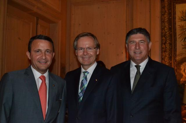 Le trio dirigeant de l'Oetker Collection : Philippe Perd, premier vice-président opérations et développement de projets, Frank Marrenbach, président, et Didier Le Calvez, premier vice-président opérations et ventes et marketing.