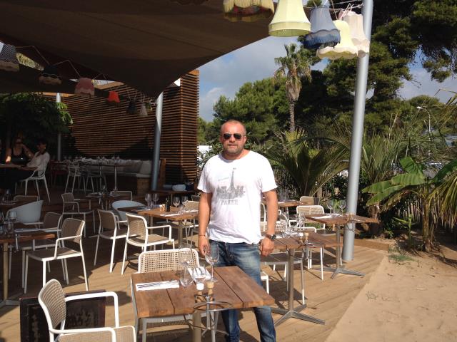 Davide Pirone fut auparavant directeur des Vip Room de Paris, Saint-Tropez, Cannes et leurs restaurants pendant plus de 10 ans.