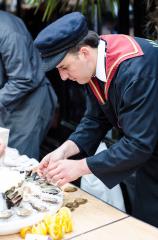 Rabah Guechoud, écailler à la brasserie Lorraine (Paris, VIIIe), a été sacré champion de France...