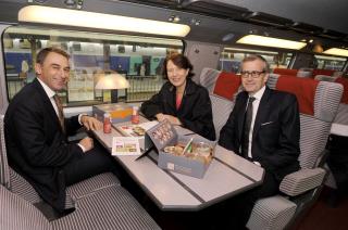 Olivier Sadran, président de Newrest, Barbara Dalibard, directrice générale de SNCF Voyages, et...