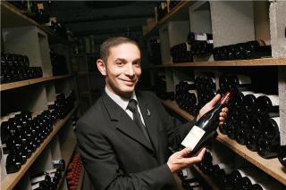 Yannis Kherachi, chef sommelier du Jardin des Sens