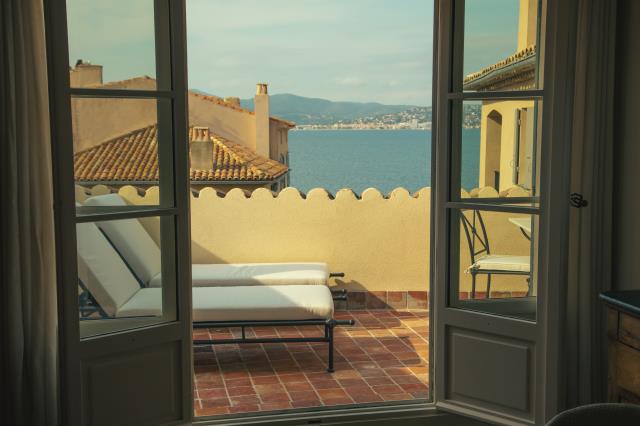 La vue de l'une des chambres de l'hôtel La Ponche, situé dans le centre-ville de Saint-tropez.