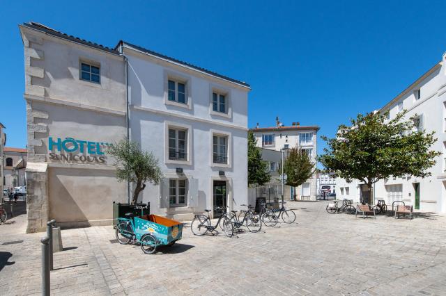 La façade de l'hôtel Saint-Nicolas (Cosy Hôtels), à La Rochelle.