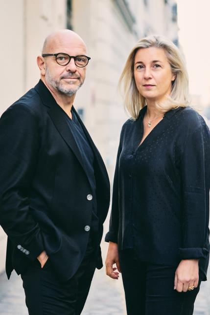Reda Amalou et Stéphanie Ledoux, les architectes de l'agence AW2, ont conçu le lounge des chefs d'EquipHotel 2022.