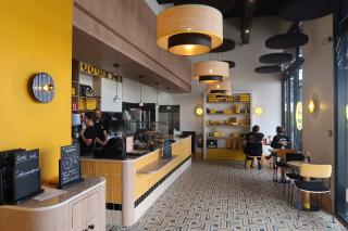 Le second Café Joyeux a ouvert sur les quais de Bordeaux