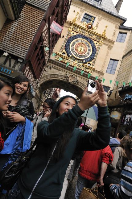 Rouen espère changer les habitudes des décideurs touristiques chinois en faisant dormir les touristes une nuit dans la ville, à leur arrivée en France.