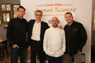 De gauche à droite : Alexandre Mazzia, Côme de Cherisey, directeur général du Gault&Millau, Antoine...