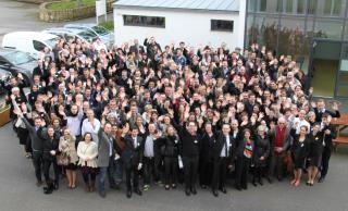 Retrouvaillles entre promotions au lycée hôtelier de Quimper.