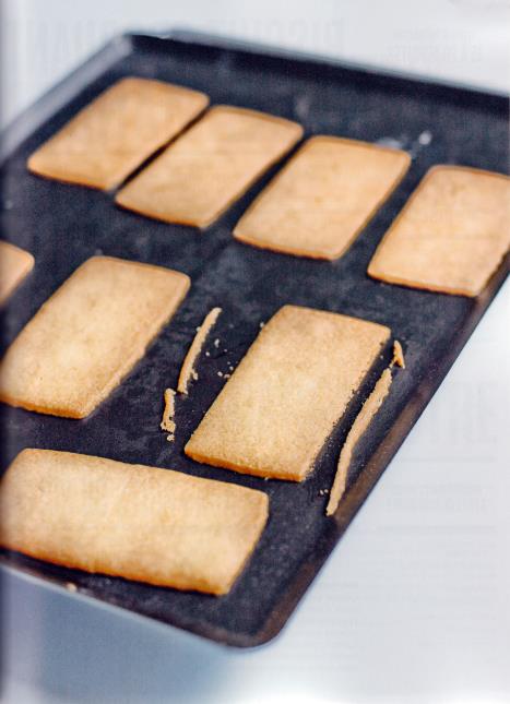 Sablé petit beurre, recette harmonisée du livre 'Les petits gâteaux'.