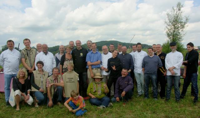 28 chefs et 15 producteurs sont venus fêter le 1er anniversaire de Baladovore dans les champs de Flandre le 30 juin.