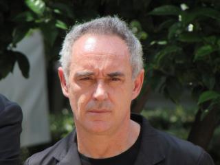 Ferran Adrià lors de l'inauguration de l'exposition sur sa fondation (jusqu'au 27 juillet au Palau...