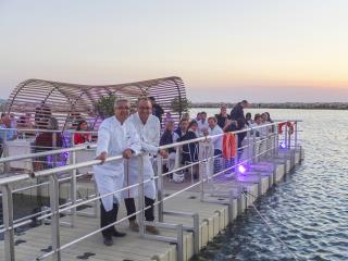 Lionel Levy et Jean-Michel Lorain, chef d'un soir sur l'île, juste avant de dresser leur première...