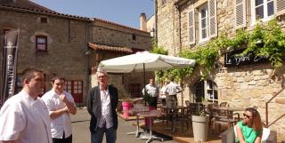 Cyrille Zen avec Clément Colombier et Bruno Corny sur la terrasse du Bistrot Zen. « Je me rapproche...