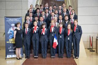 Le 11 juillet, l'Équipe de France des Métiers EuroSkills 2014 entourée de Michel Guisembert,...