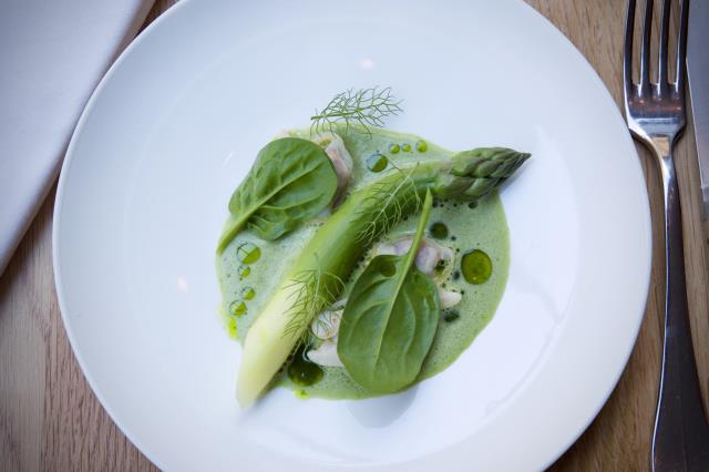 Asperge du Domaine des Roques Hautes, praire de la Baie du Mont Saint Michel à l'anis vert et fenouil