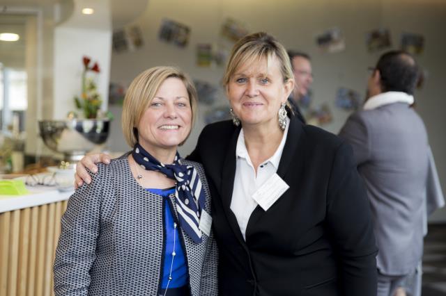 De gauche à droite : Régine Davroux et Corinne Veyssière, lors du débat organisé au Novotel Paris La Défense.