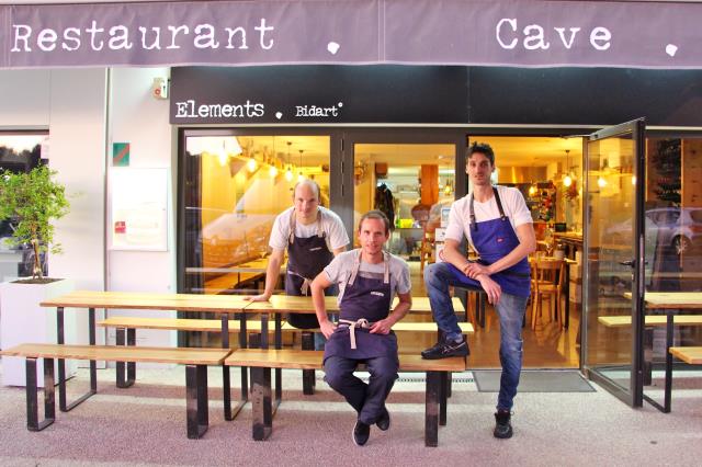 De gauche à droite, les associés : Benoit Berthail (cuisine, vin), Yoann Bonniot (service et vin), Anthony Orjollet (cuisine et vin)