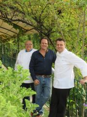 Thomas Millo et son frère Matthieu sont les nouveaux gérants de l'Auberge de la Madone où leur père...