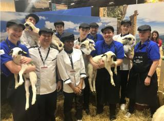 Le lycée de l'Arrouza sur le stand de l'IRQUALIM au salon de l'agriculture