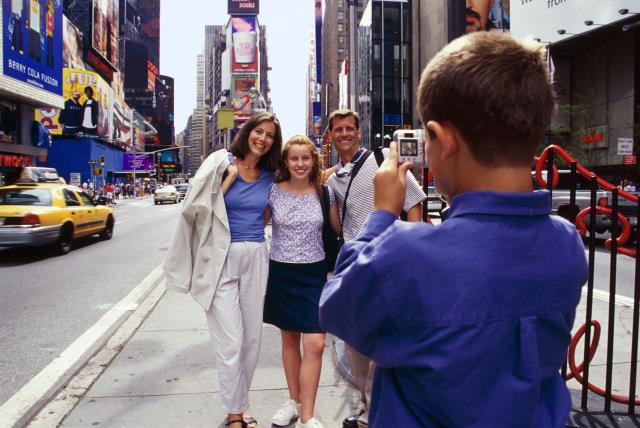 Lors de son premier voyage, le Français type a entre 14 et 18 ans, il est entouré de sa famille et il retient surtout les bons moments passés grâce à ses photos de voyage.