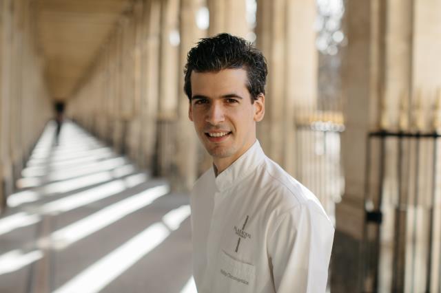 Ancien de Robuchon et Passard, la jeune toque grecque Philip Chronopoulos affirme son style derrière les fourneaux du Restaurant du Palais Royal