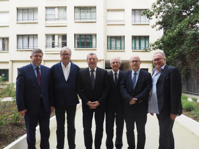 De g à : Thierry Grégoire, Hubert Jan, Roland Héguy, Hervé Bécam, Laurent Lutse et Laurent Duc au terme du CA extraordinaire de l'Umih aujourd'hui à Paris.