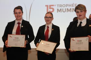 Le podium des élèves sommeliers avec Anne-Laure Flamand, Louise-Anne Ruhlmann et Manon Dufayet de...