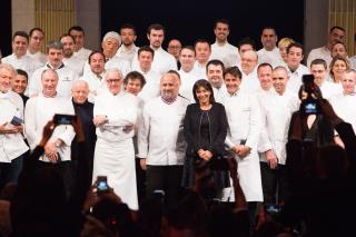 Les chefs étoilés parisiens autour d'Anne Hidalgo.