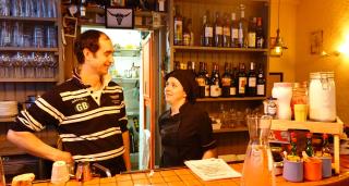 Olivier Mosnier et Jenny Barbé. Ils proposent aussi une boulette végétarienne, «  c'est celle qui...