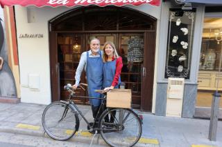 Dominique,  Danièle et le «vélo-signature »