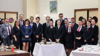 les élèves gagnants du Master Class Art de la table et les membre du jury