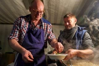 Xavier Hamon, coordinateur de l'Alliance Slow Food des Chefs français, cuisine avec Gael Gourtay,...