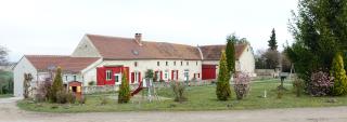 La Ferme Saint-Sébastien: la partie gauche a été refaire avec une extension pour les cuisines.