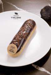 Un éclair chocolat à la truffe signé Artisan de la Truffe et L'Eclair de Génie.