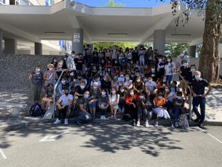 Les 110 élèves de l'école hôtelières de Manosque avec l'ensemble de l'équipe pédagogique. 