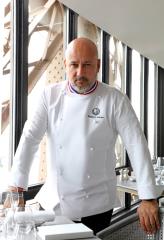 « Au Jules Verne, je privilégie une cuisine française, avec des produits français de saison », confie le chef Frédéric Anton.