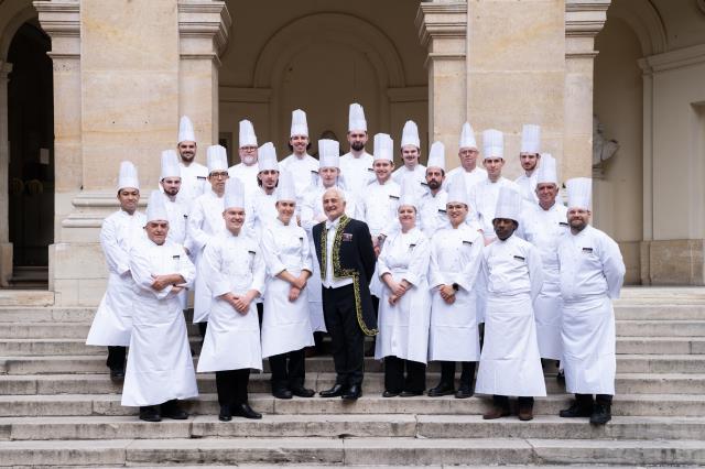 Guy Savoy revêt la veste d'académicien et laisse le temps de son installation à l'académie sa veste de cuisinier au placard