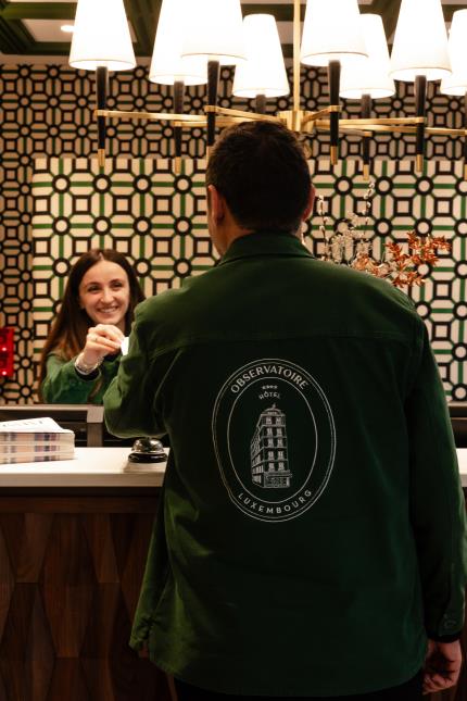 La société Nus, marque d’habillement d’origine bourguignonne, a créé des vestes en toile de coton en accord avec le code couleur du restaurant Le Luco, à Paris.
