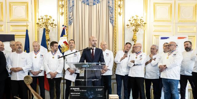 Jean-Noël Barrot, entouré des membres du jury.